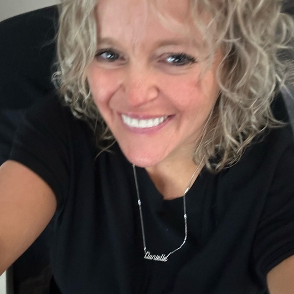 Meet your Posher, Danielle - Picture 5 of 8